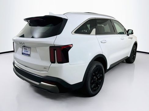 Used 2024 Kia Sorento S w/ Panoramic Sunroof Package image 5