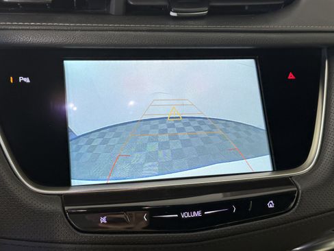 Used 2018 Cadillac XT5 Luxury w/ Driver Awareness Package image 22