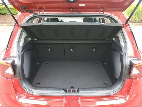 Used 2023 Hyundai Venue SEL FWD image 7