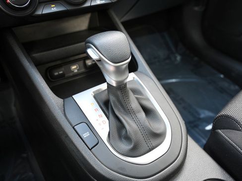 Used 2022 Kia Forte LXS w/ LXS Technology Package image 25