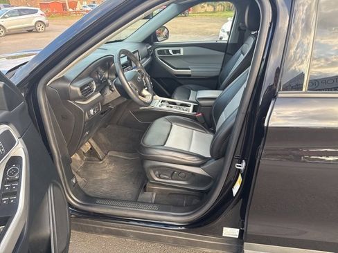 Used 2022 Ford Explorer XLT w/ Equipment Group 202A image 10