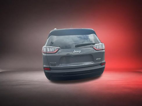 Used 2019 Jeep Cherokee Latitude Plus w/ Cold Weather Group AWD/4WD image 7