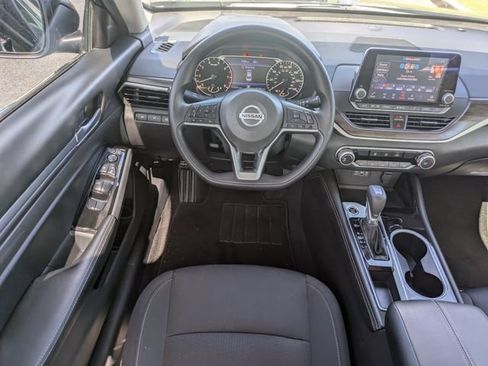 Used 2023 Nissan Altima 2.5 SV FWD image 14