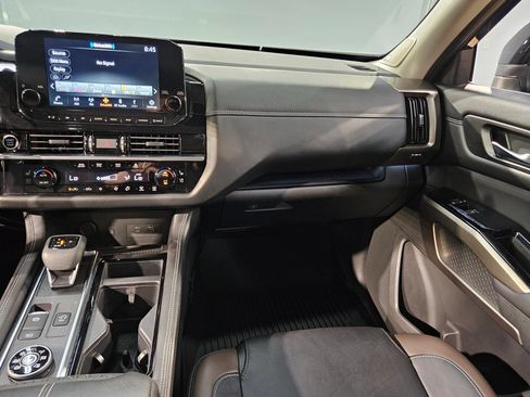 Used 2024 Nissan Pathfinder Platinum AWD/4WD image 11