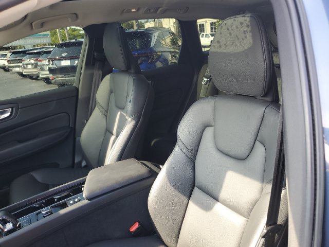 Used 2023 Volvo XC60 B5 Plus w/ Climate Package FWD image 11