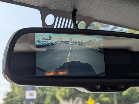 Used 2018 Jeep Wrangler Unlimited Sahara w/ Connectivity Group AWD/4WD image 17
