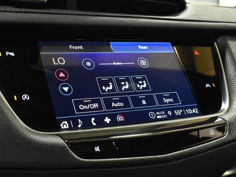 Certified 2024 Cadillac XT6 Luxury w/ LPO, Floor Liner Package image 17