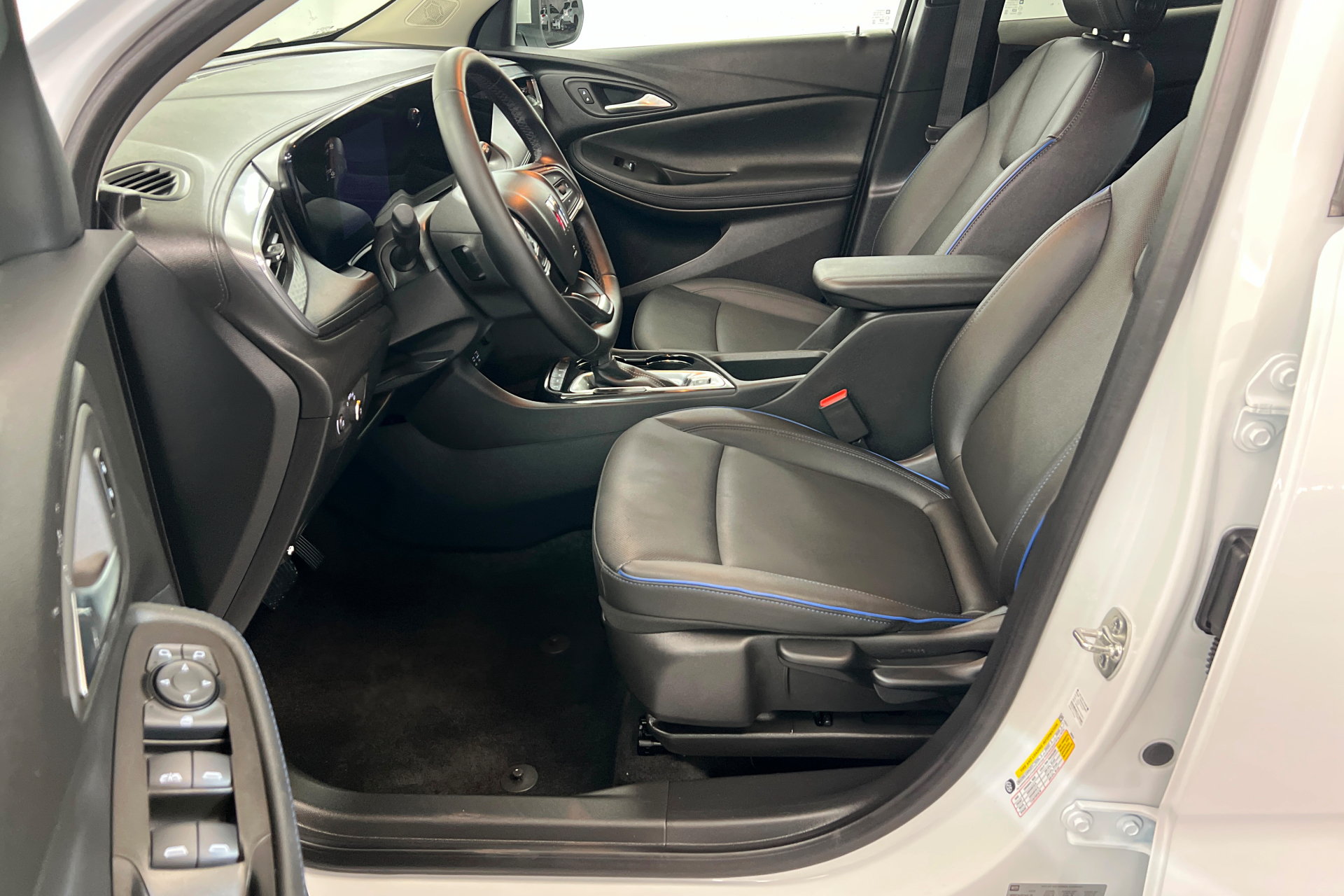 Used 2026 Buick Encore GX Sport Touring AWD/4WD image 17