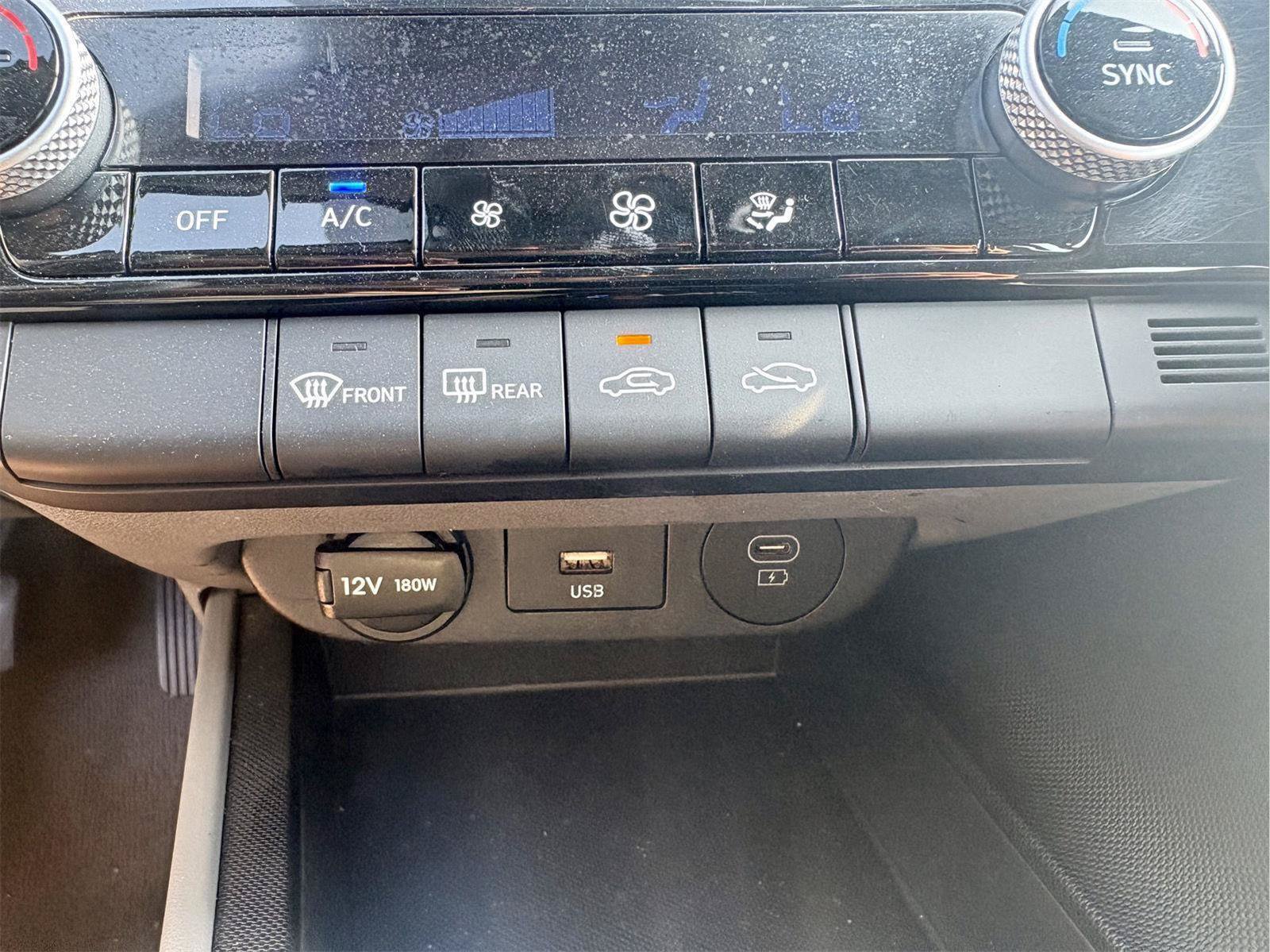 Used 2024 Hyundai Elantra SEL FWD image 19