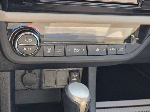 Used 2015 Toyota Corolla LE FWD image 16