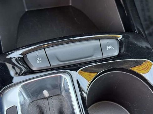 Certified 2025 Chevrolet Trax LT FWD image 26