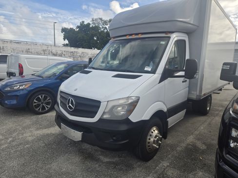 Used 2014 Mercedes-Benz Sprinter 3500 image 2