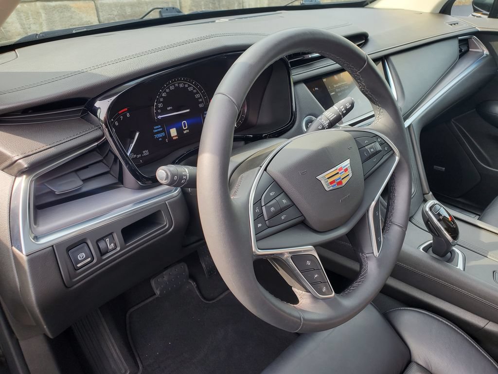 Used 2017 Cadillac XT5 Luxury w/ Driver Awareness Package AWD/4WD image 19