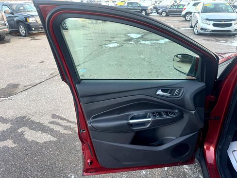 Used 2015 Ford Escape SE image 15