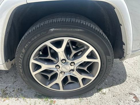 Used 2019 Jeep Grand Cherokee Overland RWD image 21