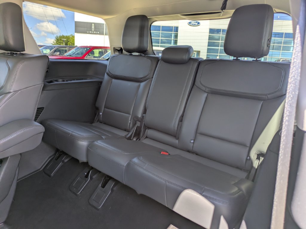 Used 2026 Ford Expedition Active AWD/4WD image 9