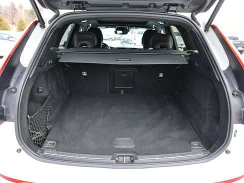 Used 2021 Volvo XC60 T6 R-Design image 14