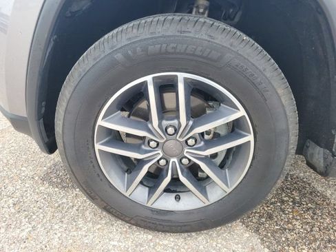 Used 2019 Jeep Grand Cherokee Limited AWD/4WD image 26