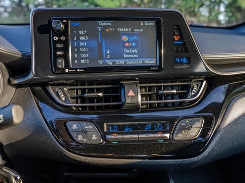 Used 2018 Toyota C-HR XLE FWD image 20
