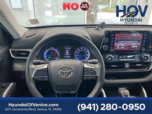 Used 2020 Toyota Highlander LE FWD image 38