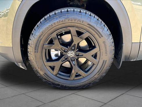 Used 2024 Volkswagen Atlas Peak Edition SEL AWD/4WD image 11