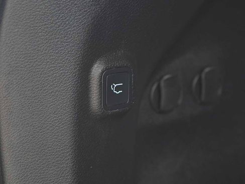 Used 2019 Jeep Cherokee Limited AWD/4WD image 26