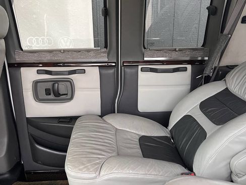 Used 2004 Chevrolet Express 1500 w/ LS Preferred Equipment Group image 16