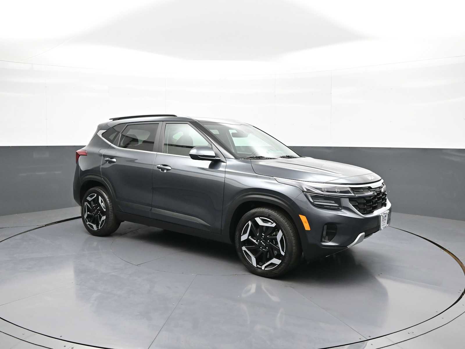 Used 2025 Kia Seltos SX w/ SX Sunroof Package AWD/4WD image 4
