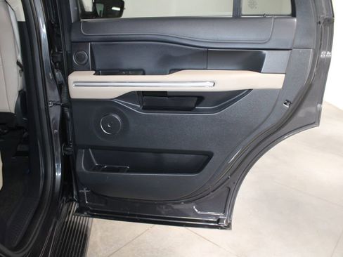 Used 2024 Ford Expedition Limited image 39