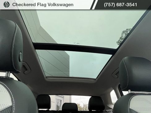 New 2025 Volkswagen Taos SEL image 9