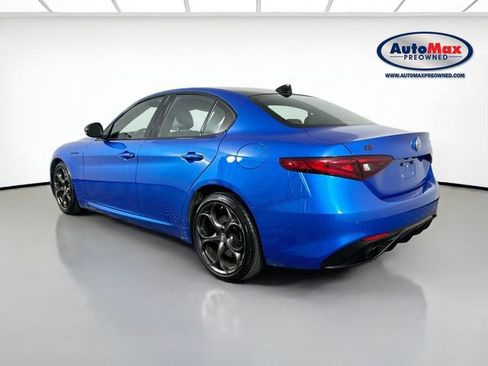 Used 2023 Alfa Romeo Giulia Estrema AWD/4WD image 6