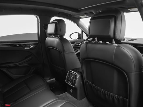 Certified 2024 Porsche Macan AWD/4WD image 26