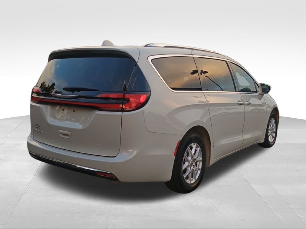 Used 2021 Chrysler Pacifica Touring-L FWD image 6