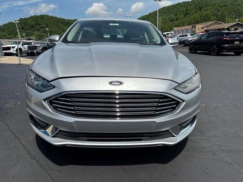 Used 2017 Ford Fusion SE w/ Equipment Group 201A FWD image 2