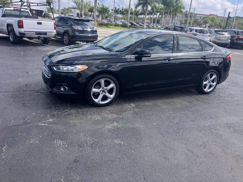 Used 2016 Ford Fusion SE w/ Equipment Group 201A FWD image 3