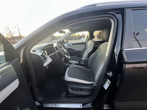 Used 2025 Volkswagen Taos SE image 36