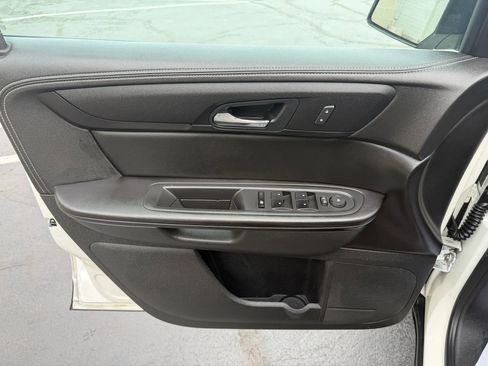 Used 2015 GMC Acadia SLE image 10