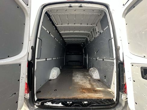 Used 2021 Mercedes-Benz Sprinter 2500 w/ Driver Convenience Package image 17