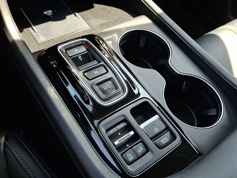 Used 2025 Honda Pilot EX-L image 18