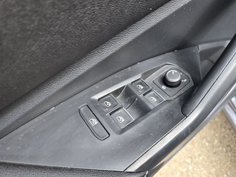 Used 2024 Volkswagen Jetta SE FWD image 14