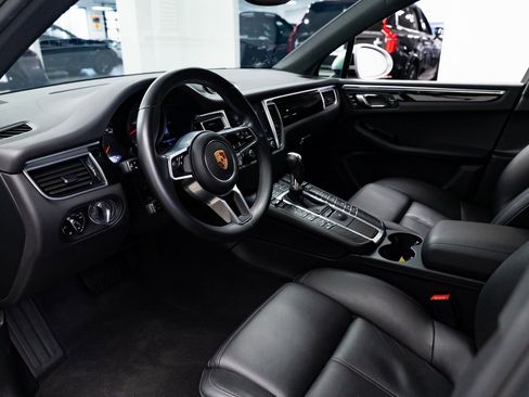 Used 2018 Porsche Macan w/ Premium Package Plus image 22