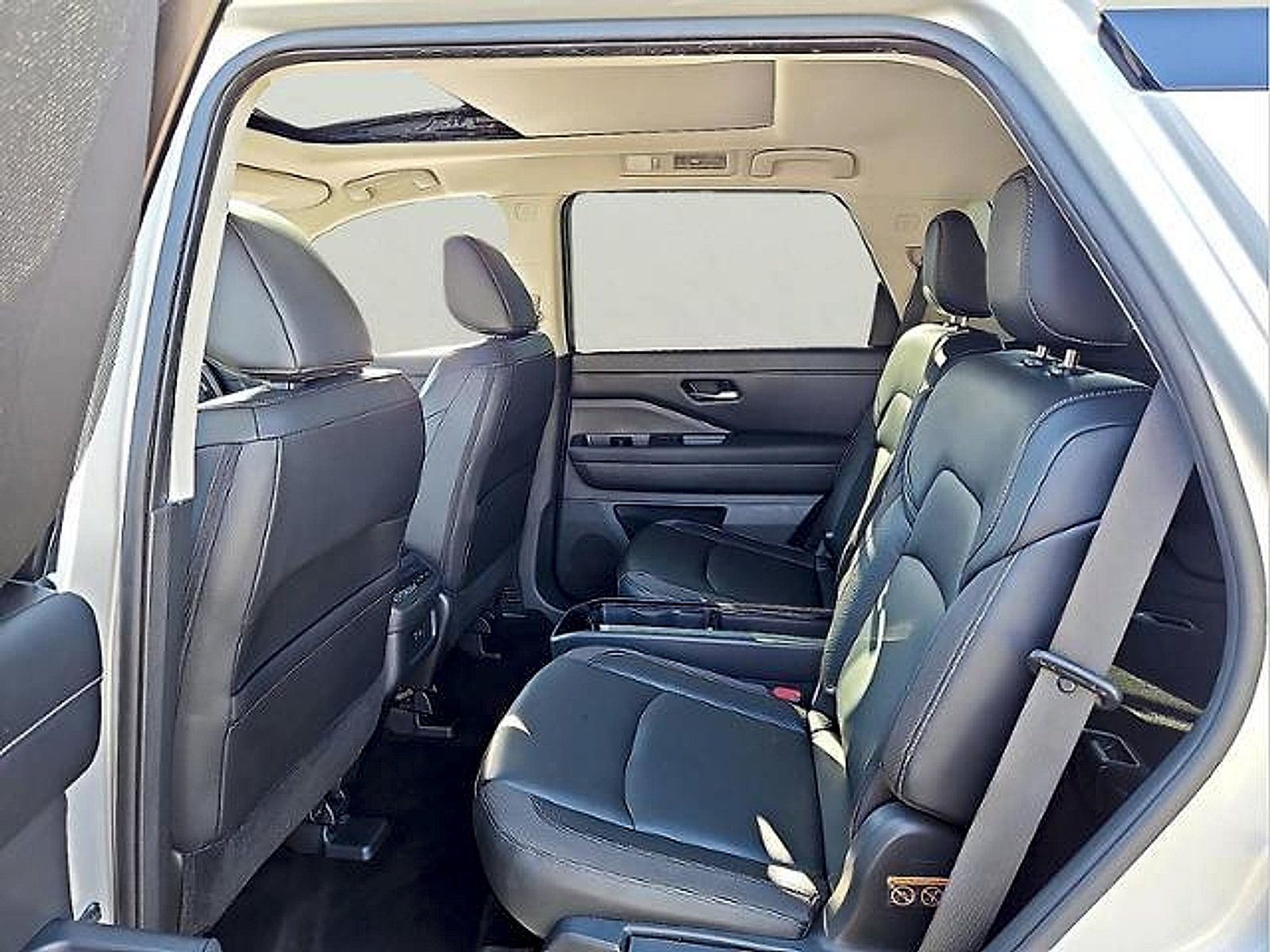 Used 2023 Nissan Pathfinder SL w/ SL Premium Package AWD/4WD image 10