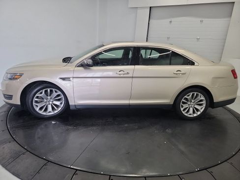 Used 2017 Ford Taurus Limited FWD image 5