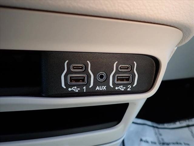 Used 2024 Chrysler Pacifica Touring-L FWD image 25