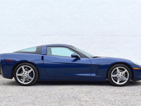 Used 2005 Chevrolet Corvette Coupe w/ Preferred Equipment Group RWD image 9