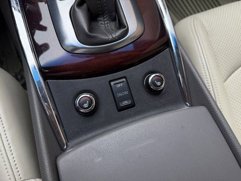 Used 2011 INFINITI G37 x w/ Premium Pkg image 24