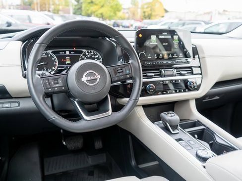 Certified 2025 Nissan Pathfinder SL image 16