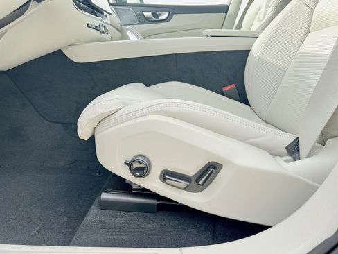 New 2026 Volvo XC60 B5 Ultra w/ Climate Package image 14