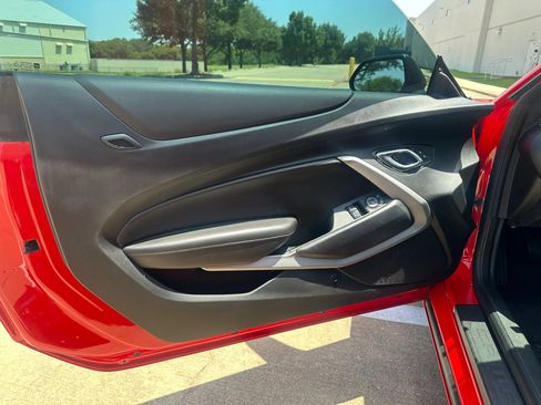 Used 2018 Chevrolet Camaro SS RWD image 17