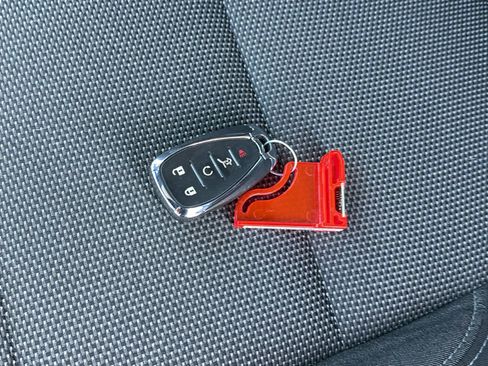 Used 2023 Chevrolet Traverse LT FWD image 29